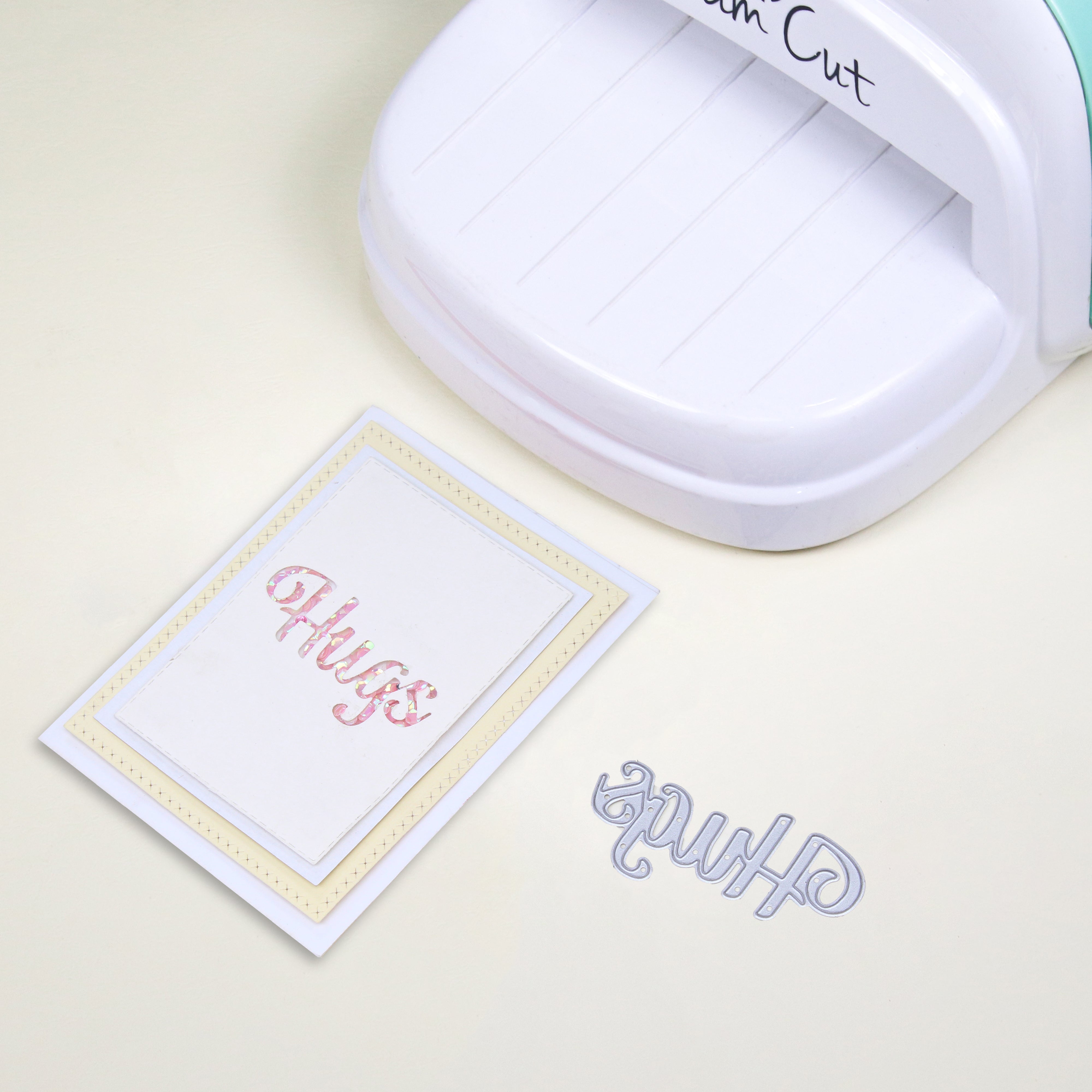 Thin Cut Dies Hugs 7Cm X 3.5Cm 1Pc