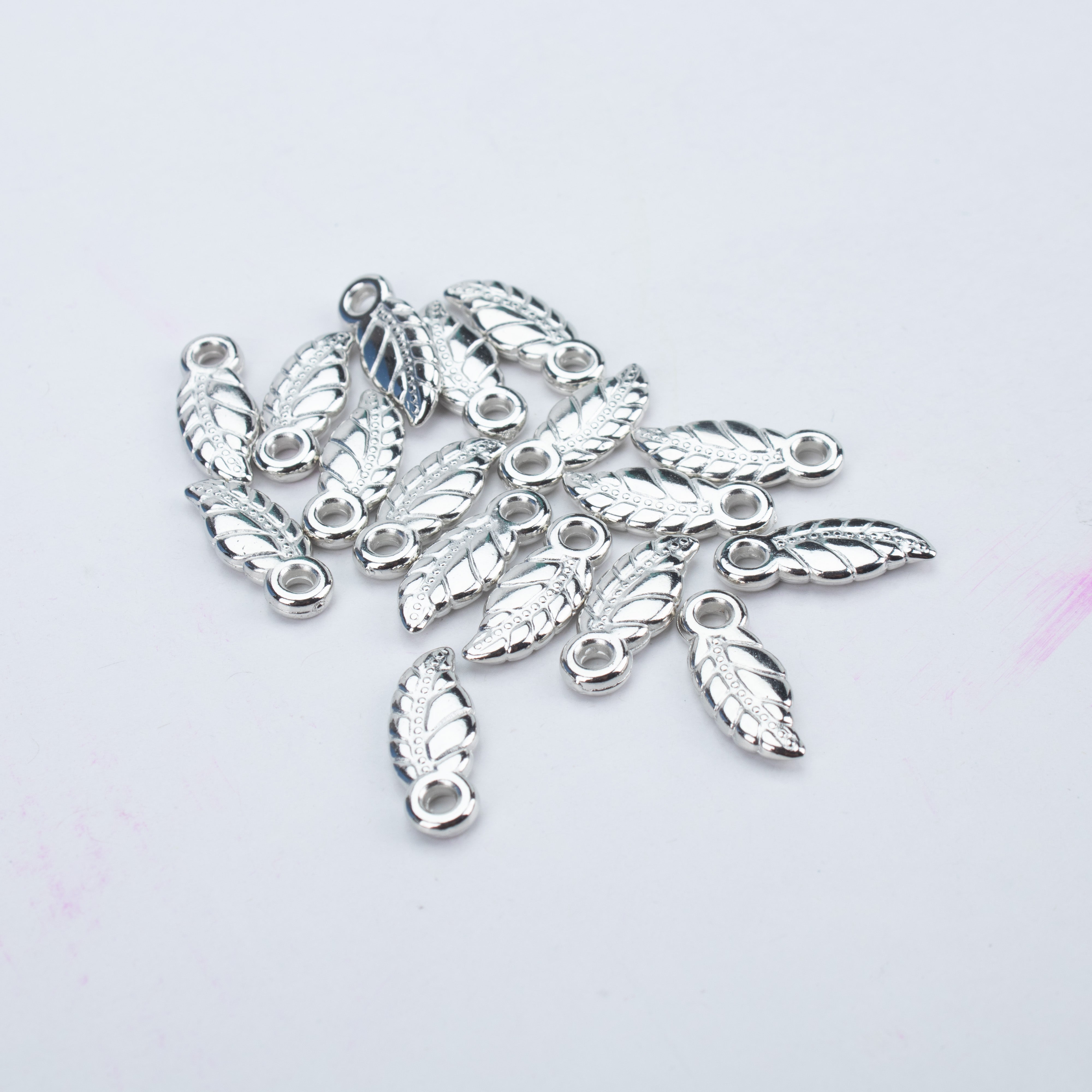 Metalized Charms Leaf Silver 2mm 5gm PBHC IB