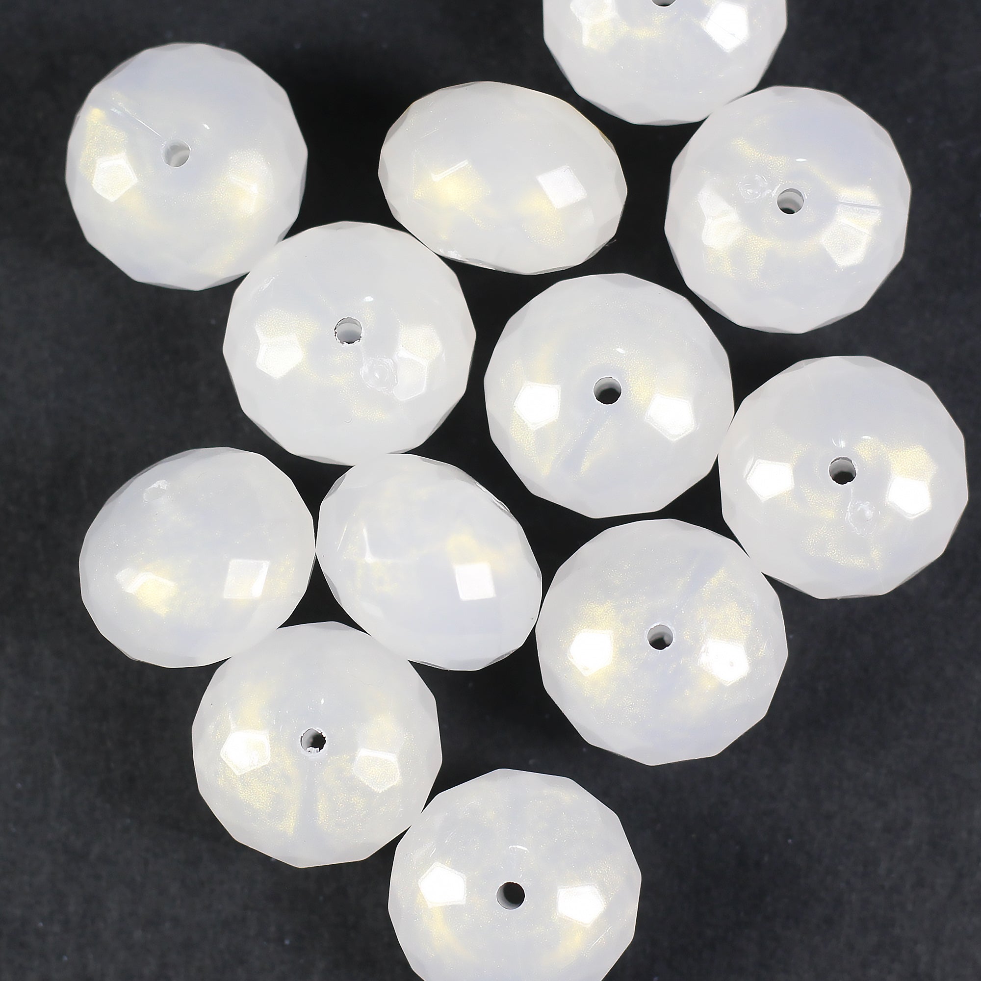 Beads Pearly White Faceted 17Mm X 13Mm 30G Pb Ib
