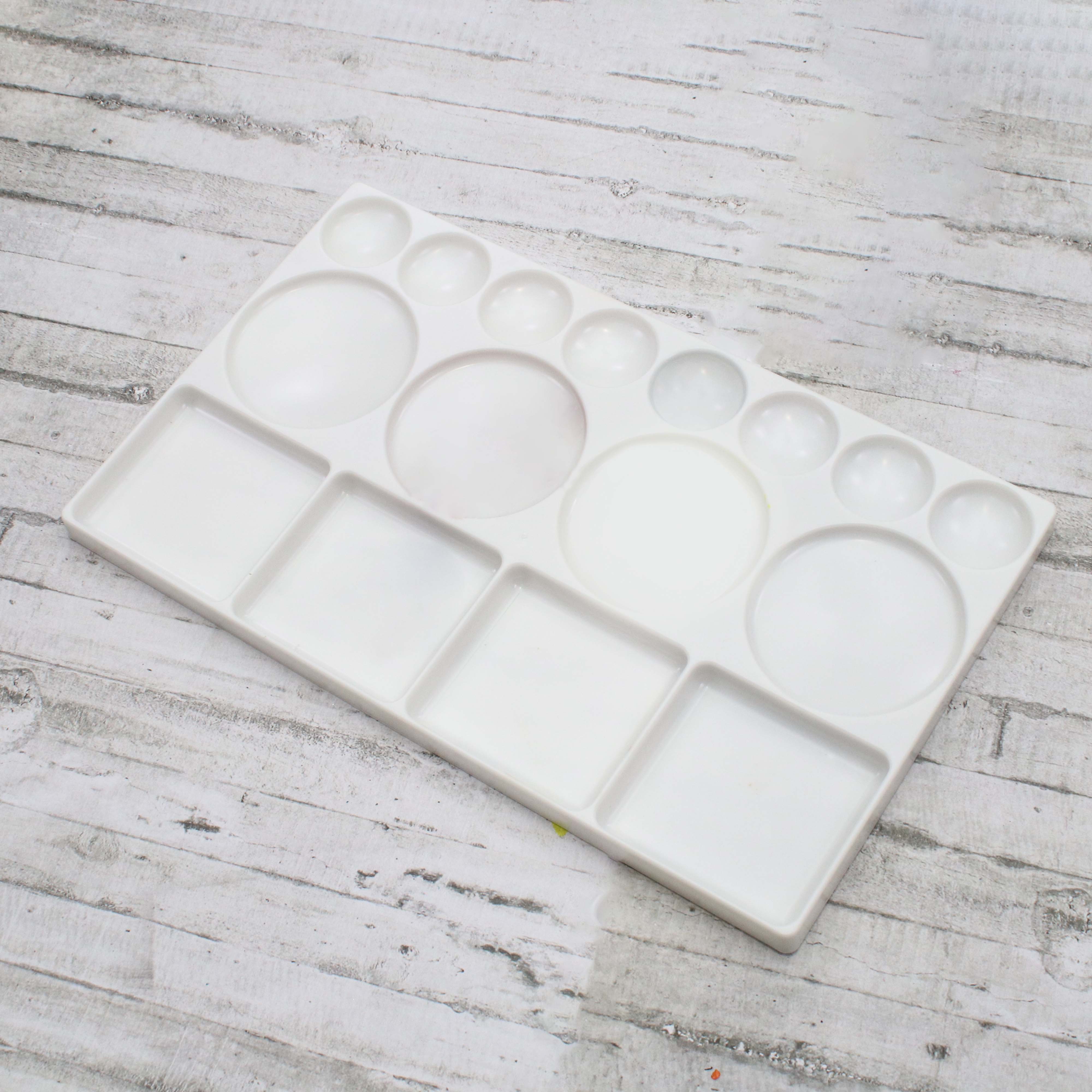 Artists Plastic Palette 10.4inch X 6.4inch 16 Well 1pc